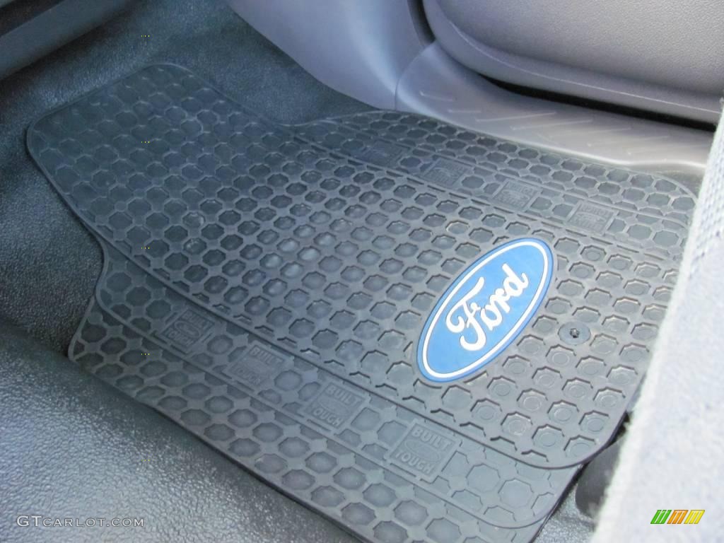 2004 F150 XL Heritage Regular Cab - True Blue Metallic / Heritage Graphite Grey photo #18