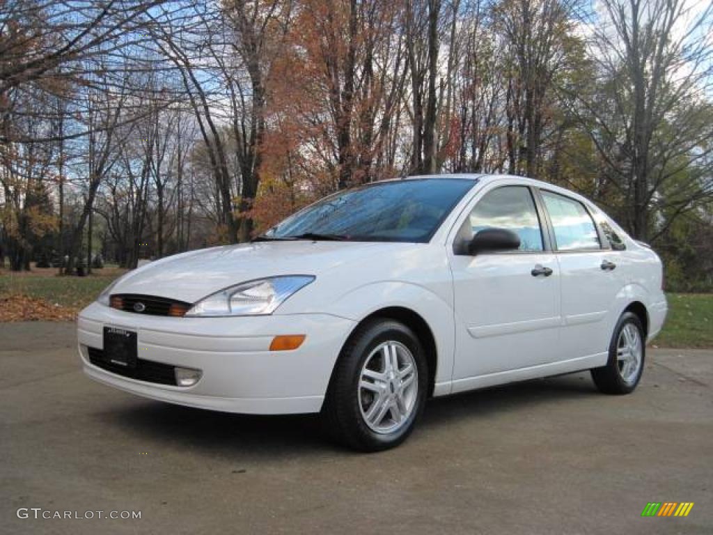 2000 Focus SE Sedan - Cloud 9 White / Medium Graphite photo #1