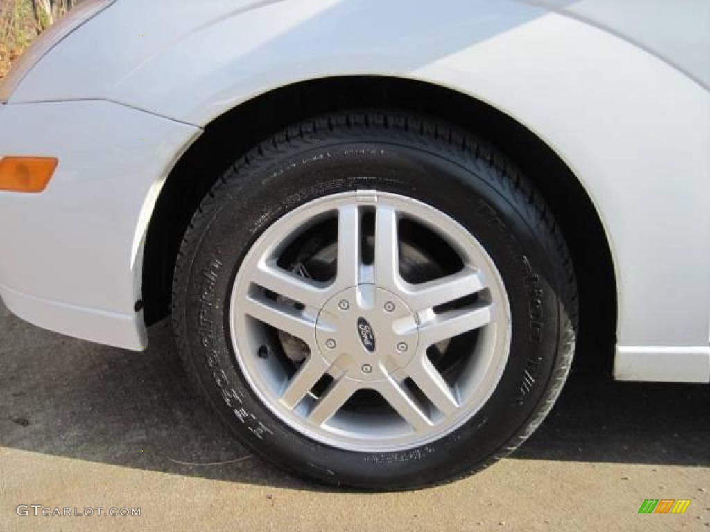 2000 Focus SE Sedan - Cloud 9 White / Medium Graphite photo #7