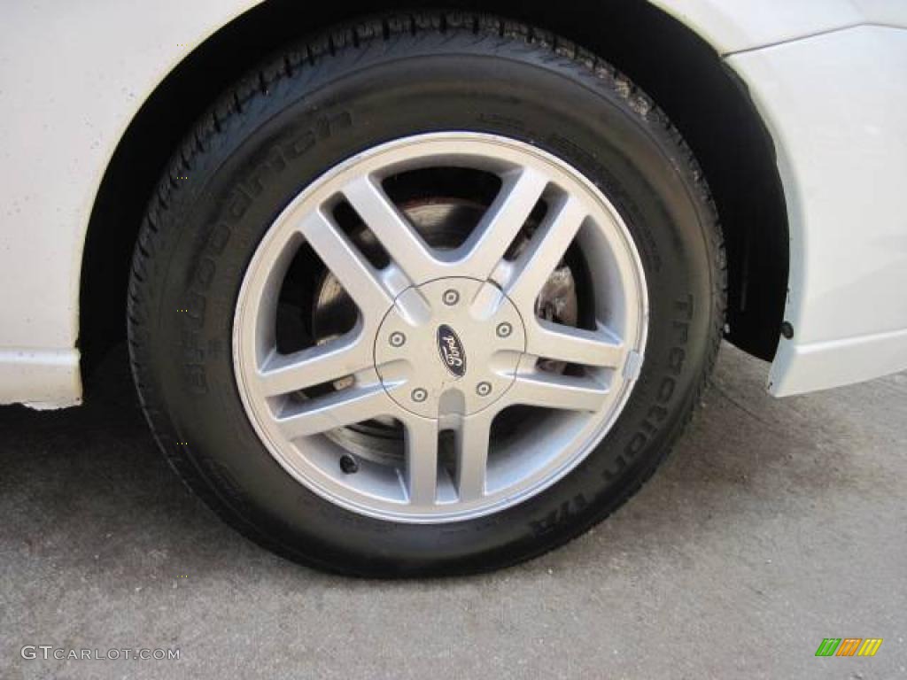 2000 Focus SE Sedan - Cloud 9 White / Medium Graphite photo #10