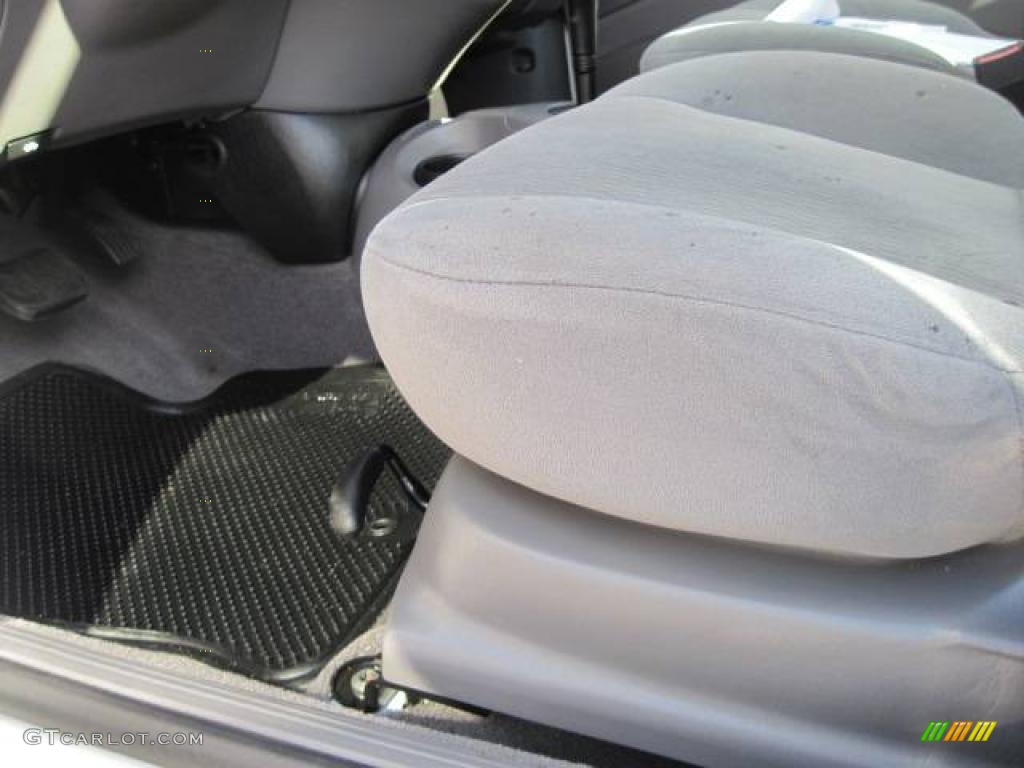 2000 Focus SE Sedan - Cloud 9 White / Medium Graphite photo #13