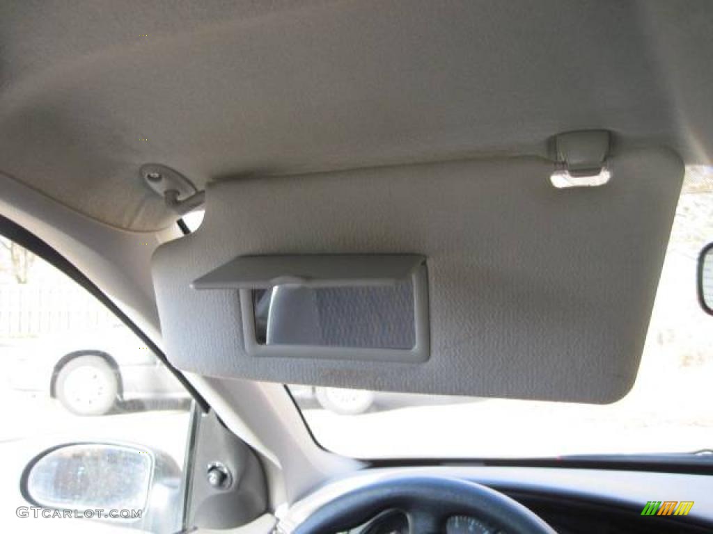 2000 Focus SE Sedan - Cloud 9 White / Medium Graphite photo #22