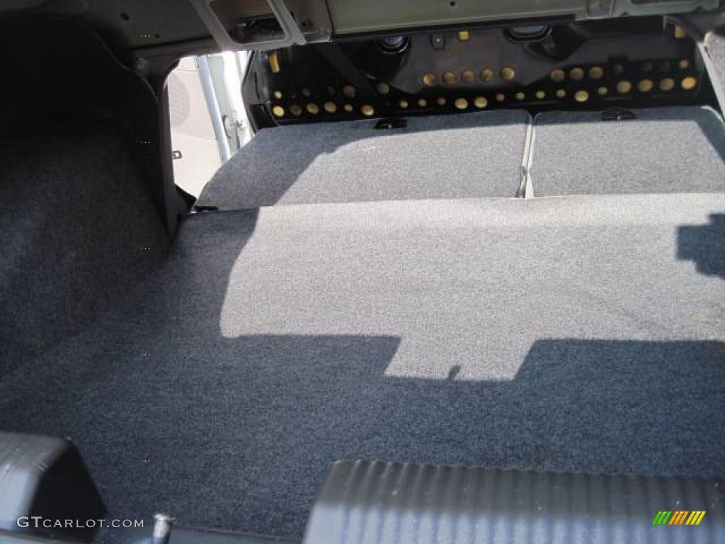 2000 Focus SE Sedan - Cloud 9 White / Medium Graphite photo #28