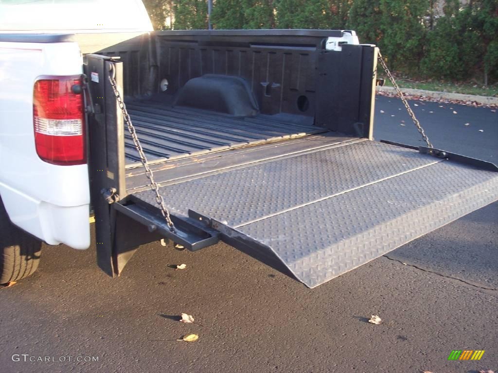 2005 F150 XL SuperCab - Oxford White / Medium Flint Grey photo #26