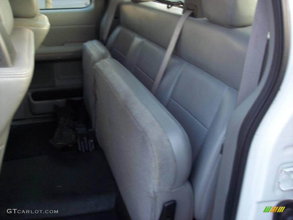 2005 F150 XL SuperCab - Oxford White / Medium Flint Grey photo #34