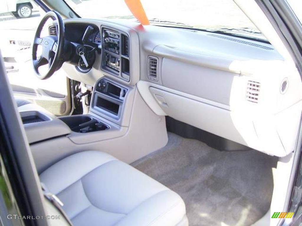 2005 Tahoe LT 4x4 - Black / Tan/Neutral photo #15