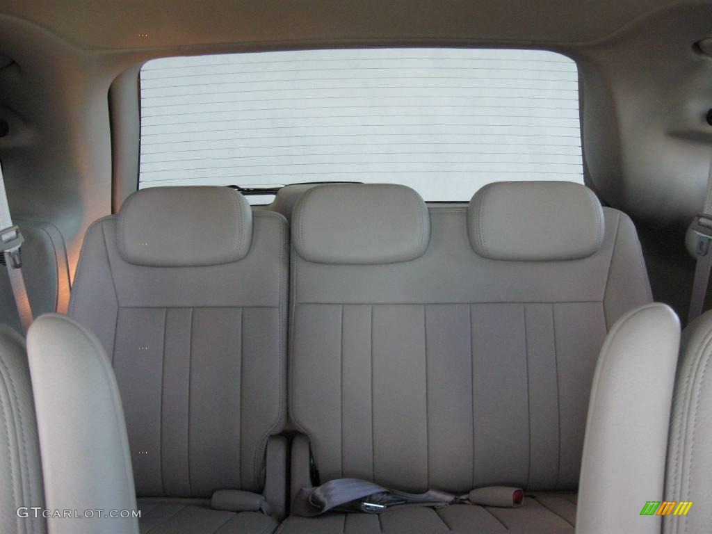 2007 Grand Caravan SXT - Linen Gold Metallic / Dark Khaki/Light Graystone photo #20