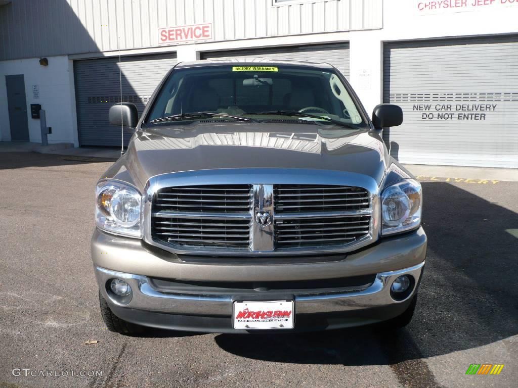 2008 Ram 1500 Big Horn Edition Quad Cab 4x4 - Light Khaki Metallic / Khaki photo #2