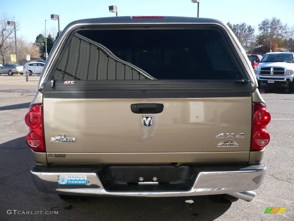 2008 Ram 1500 Big Horn Edition Quad Cab 4x4 - Light Khaki Metallic / Khaki photo #4