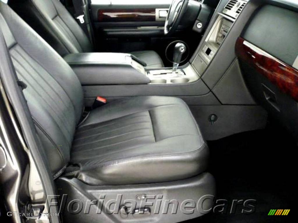 2006 Navigator Luxury - Black / Charcoal Black photo #14