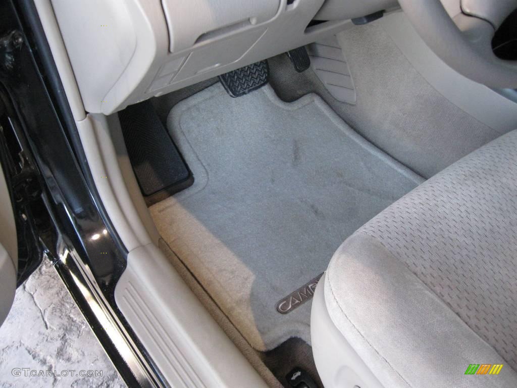 2004 Camry LE - Black / Stone photo #16