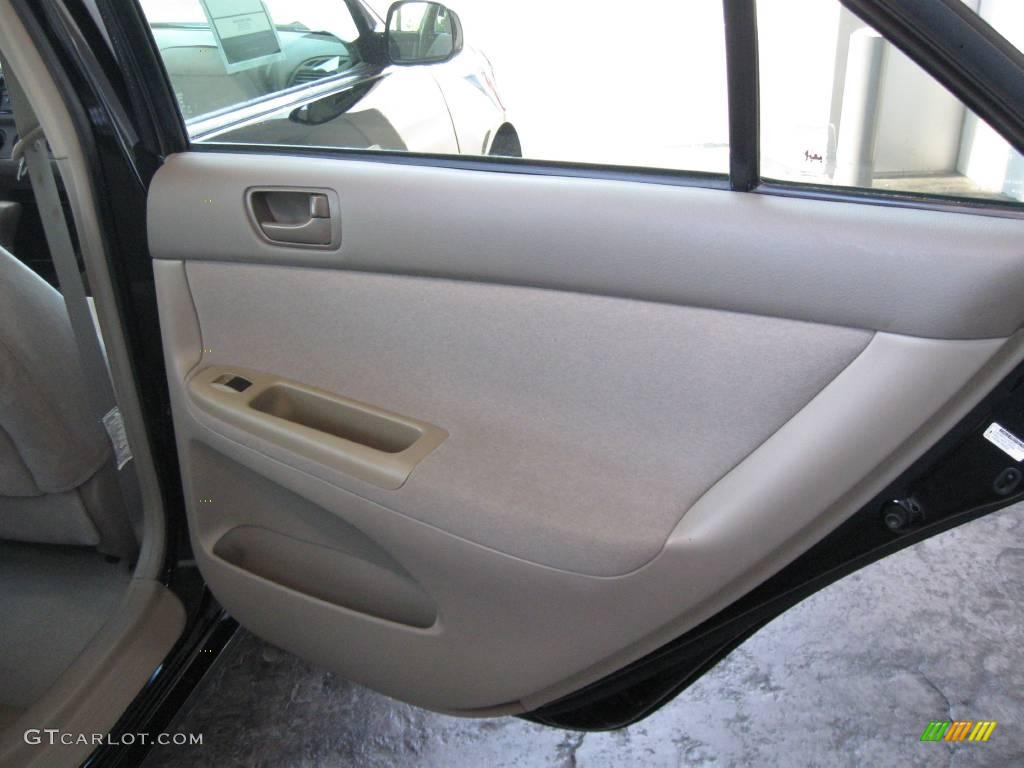 2004 Camry LE - Black / Stone photo #20