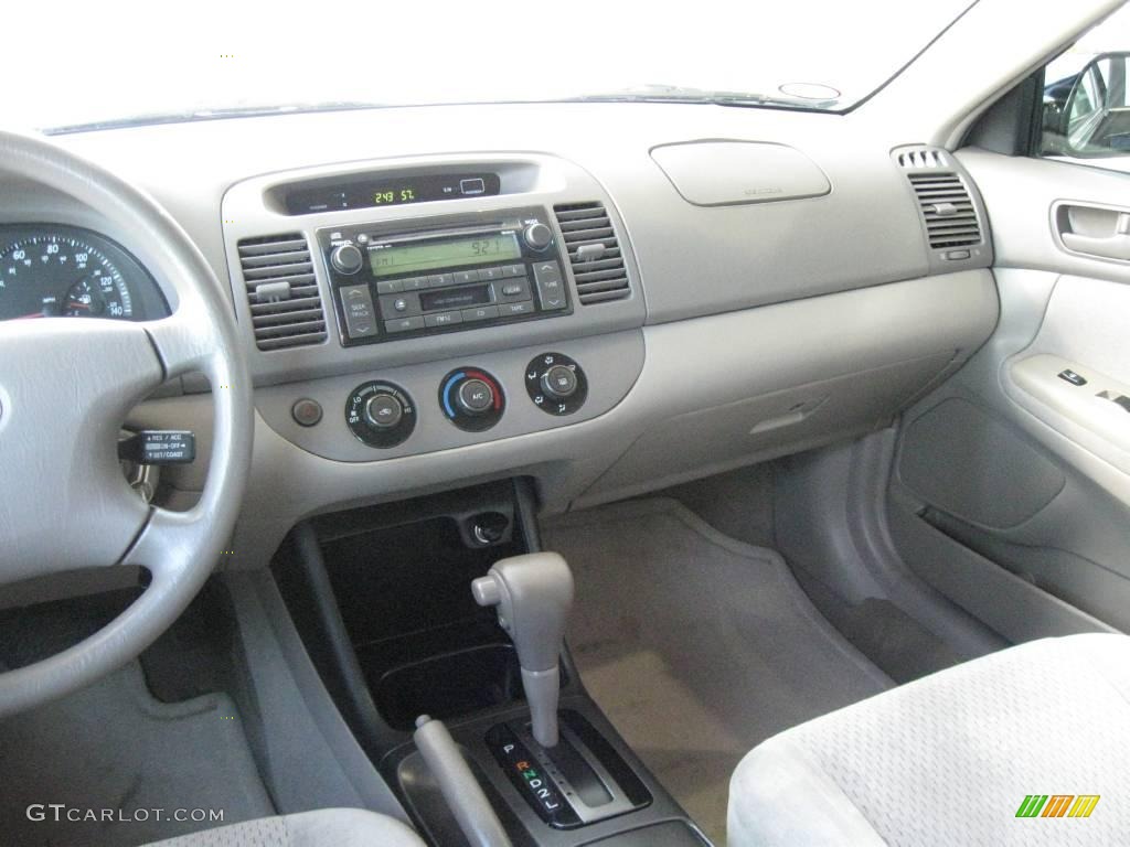2004 Camry LE - Black / Stone photo #22