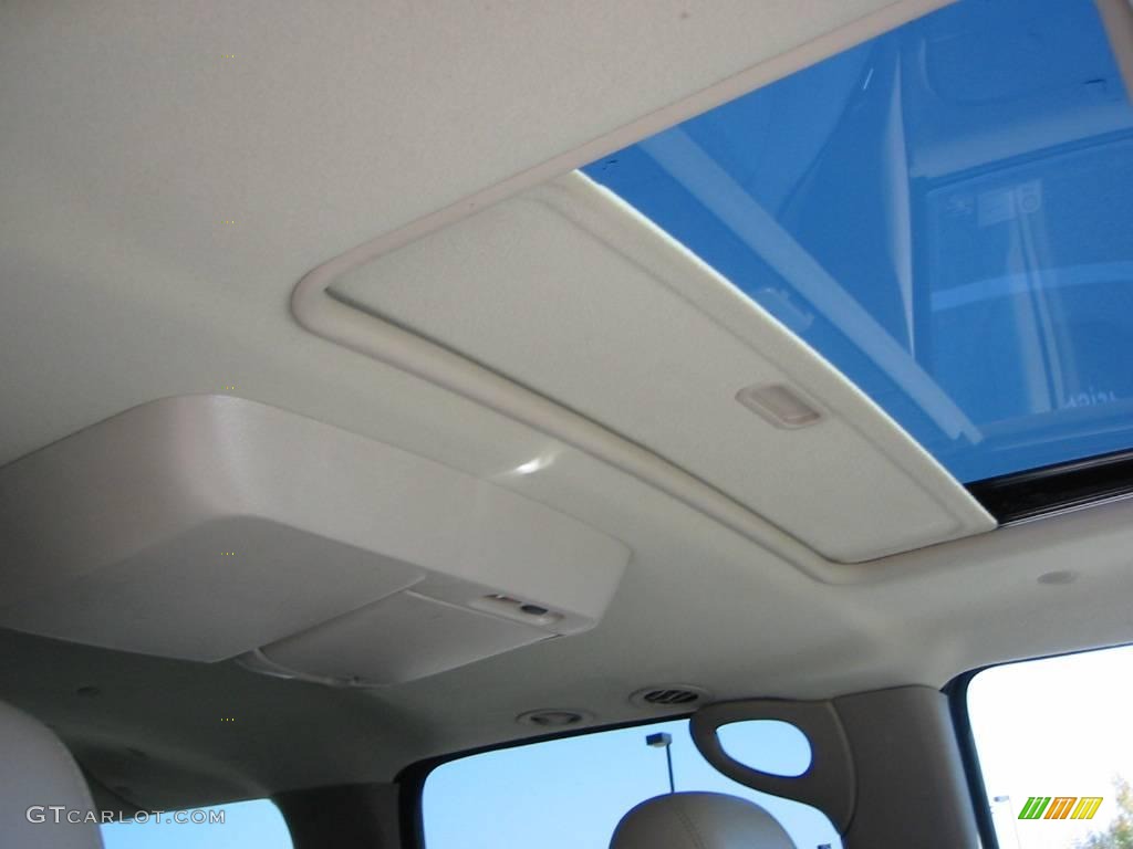 2005 Suburban 1500 LT - Sandstone Metallic / Tan/Neutral photo #19
