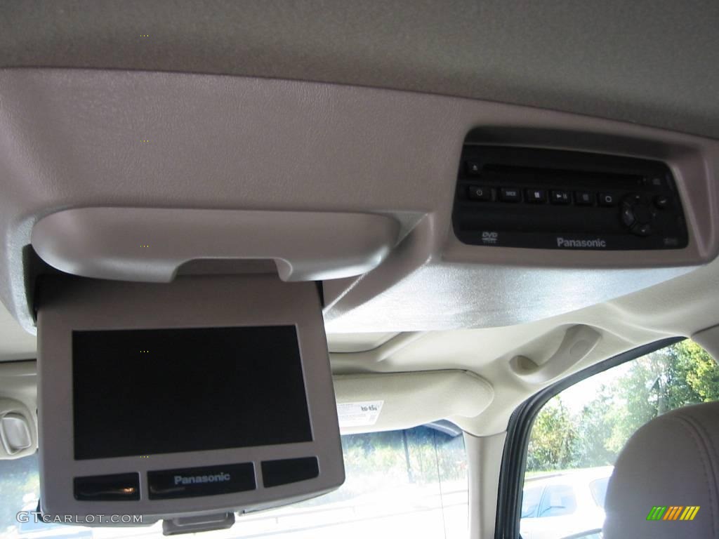 2005 Suburban 1500 LT - Sandstone Metallic / Tan/Neutral photo #21