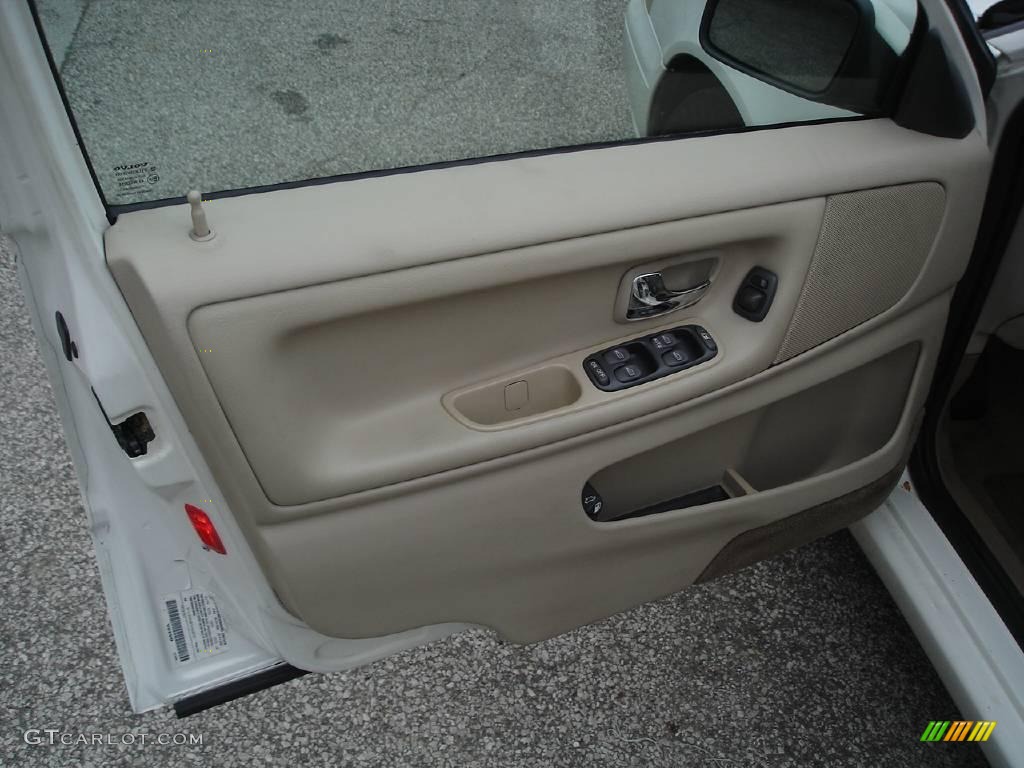 2000 S70 GLT - White / Light Beige photo #14