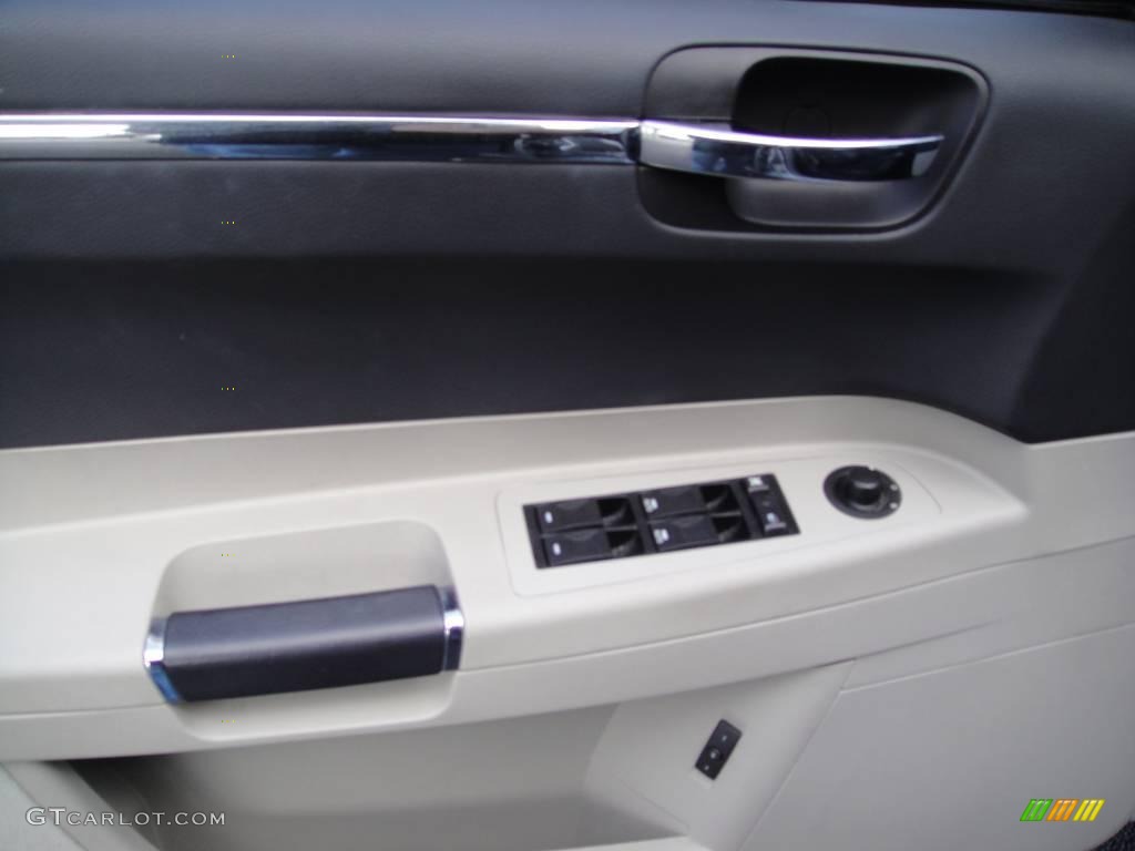 2006 300 C SRT8 - Bright Silver Metallic / Dark Slate Gray/Light Graystone photo #8