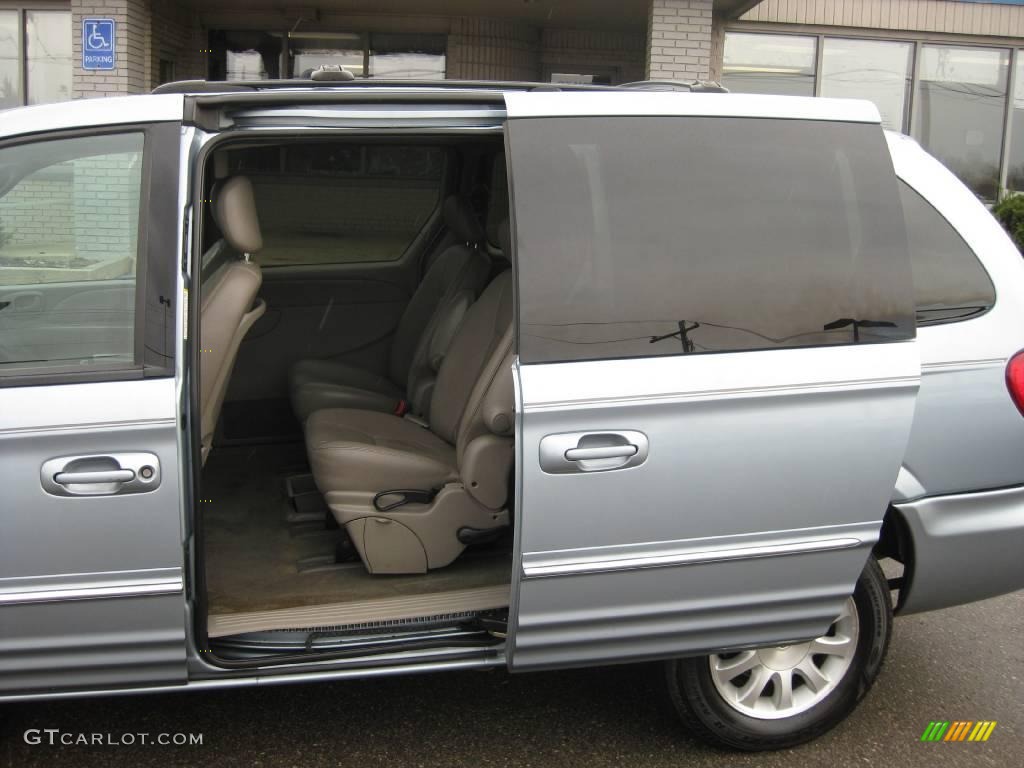 2003 Town & Country LXi - Butane Blue Pearl / Gray photo #19