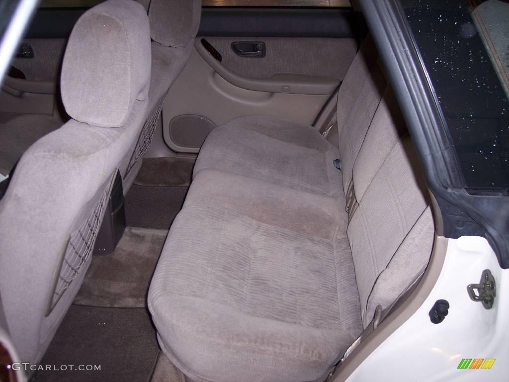 2002 Outback Wagon - White Frost Pearl / Beige photo #20