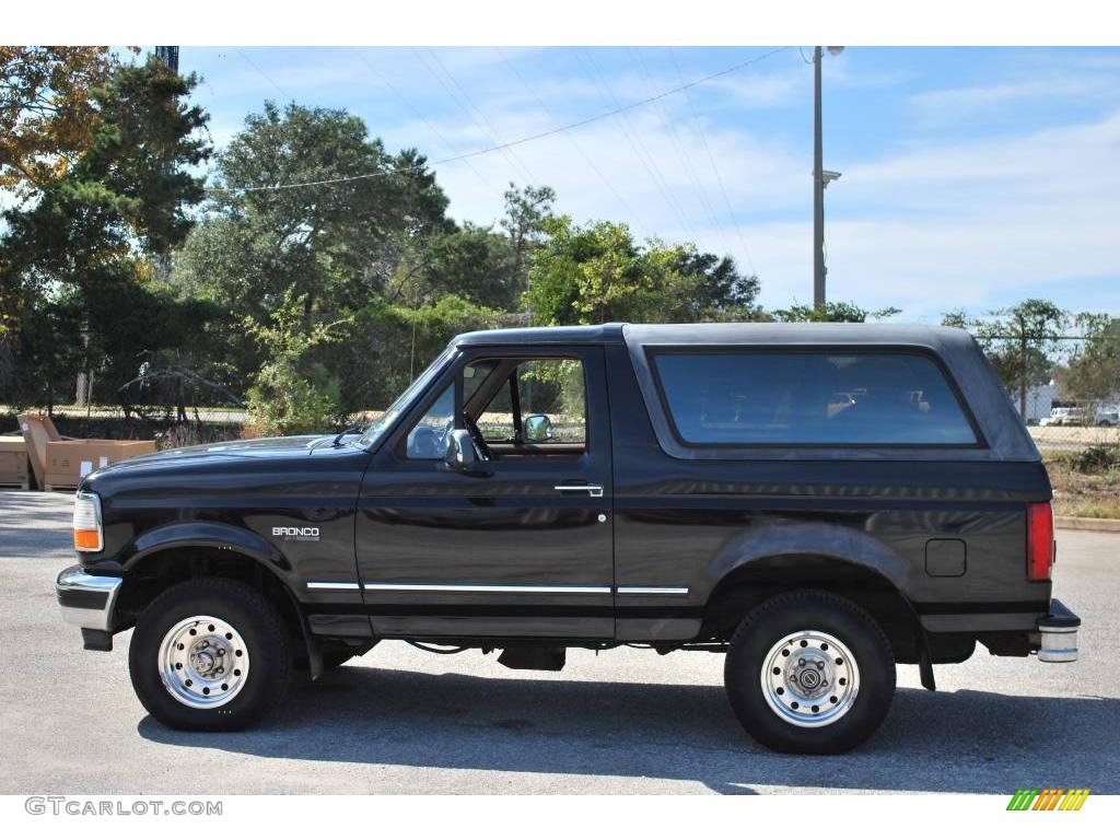 1996 Bronco XLT 4x4 - Black / Beige photo #2