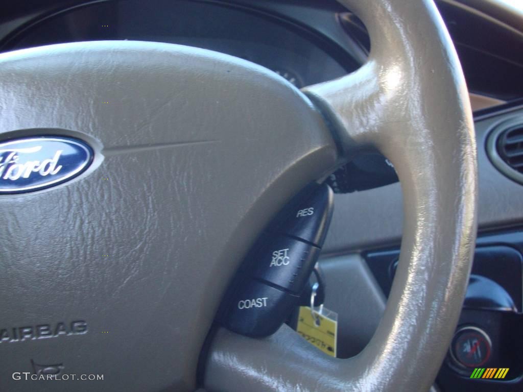 2004 Focus SE Sedan - Arizona Beige Metallic / Medium Parchment photo #38