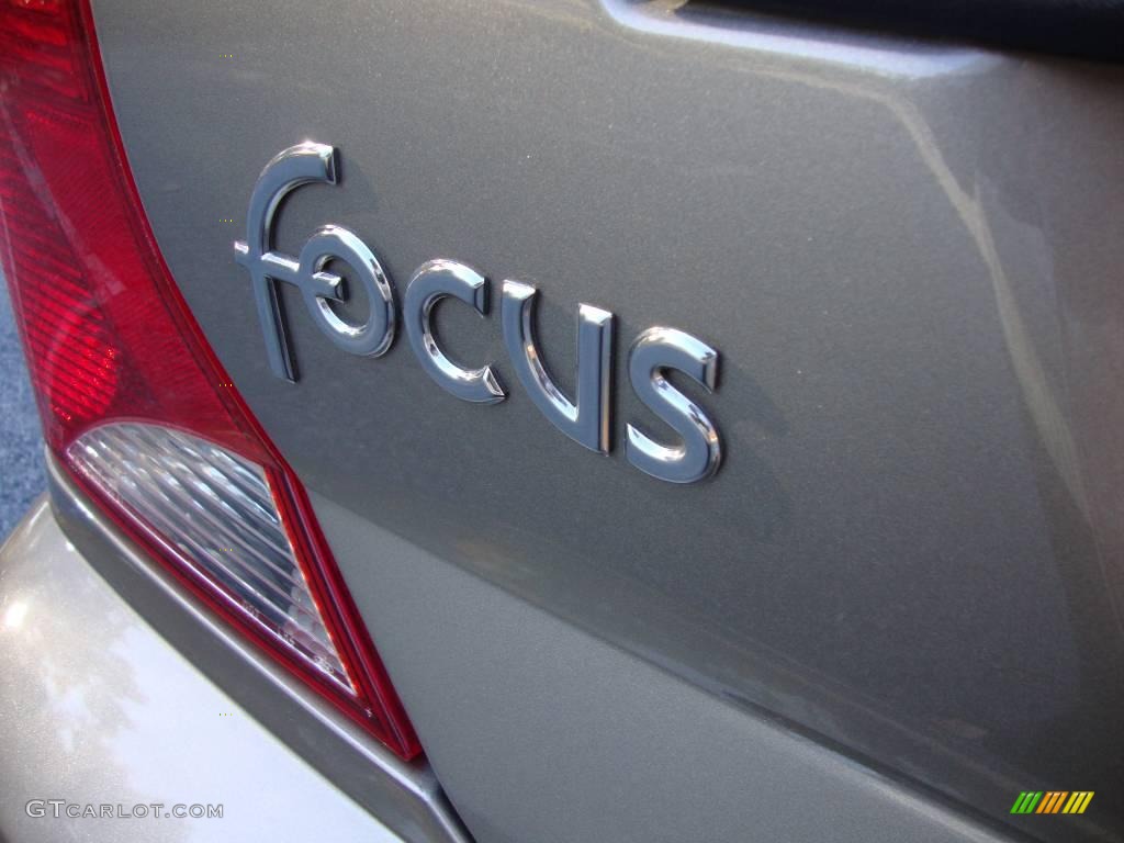 2004 Focus SE Sedan - Arizona Beige Metallic / Medium Parchment photo #49