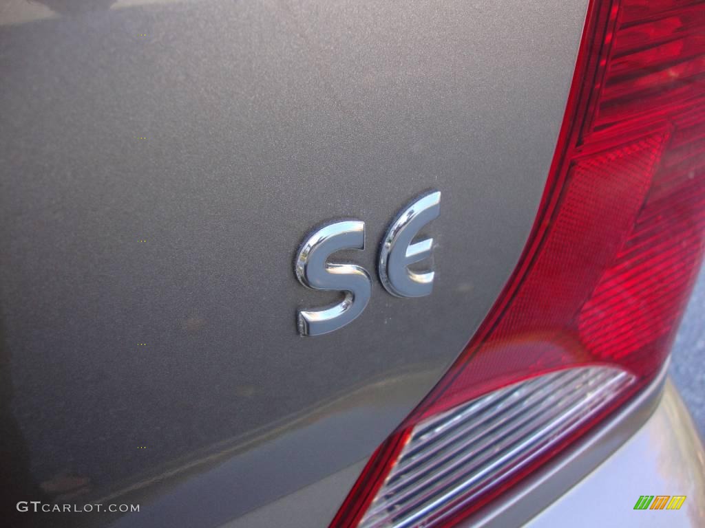 2004 Focus SE Sedan - Arizona Beige Metallic / Medium Parchment photo #50