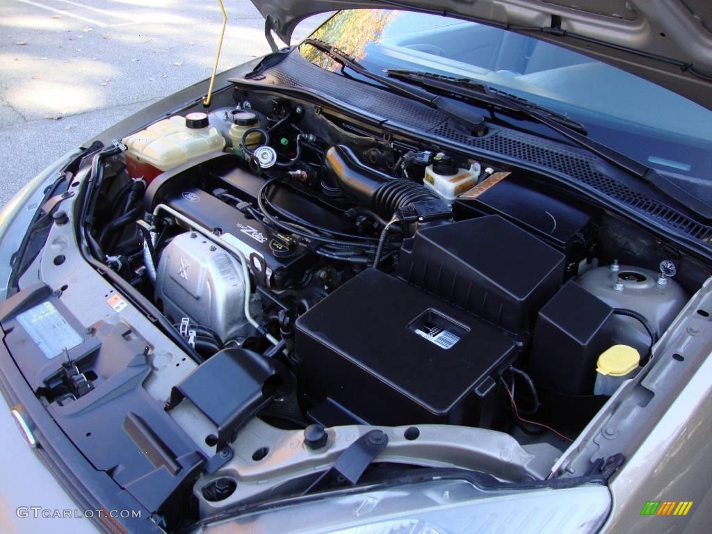 2004 Focus SE Sedan - Arizona Beige Metallic / Medium Parchment photo #54