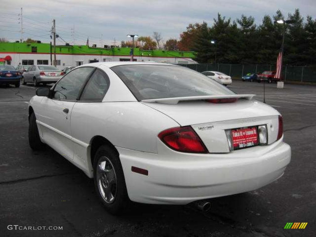 2004 Sunfire Coupe - Summit White / Graphite photo #17