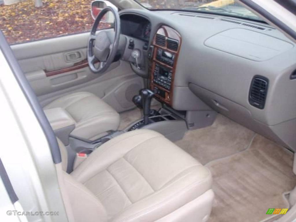 1999 QX4 4x4 - Tuscan Beige Metallic / Beige photo #22