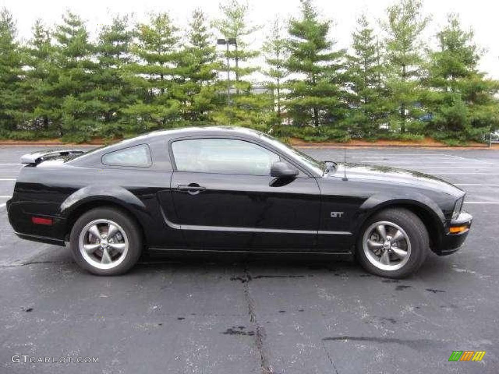 2006 Mustang GT Premium Coupe - Black / Dark Charcoal photo #17