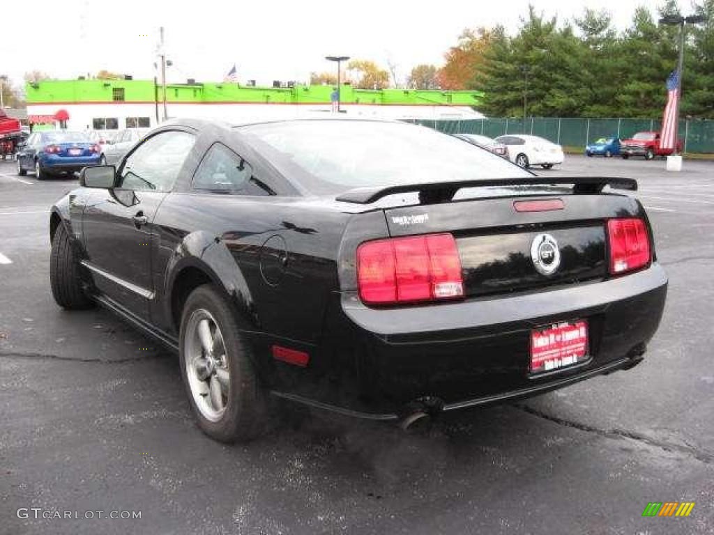 2006 Mustang GT Premium Coupe - Black / Dark Charcoal photo #21