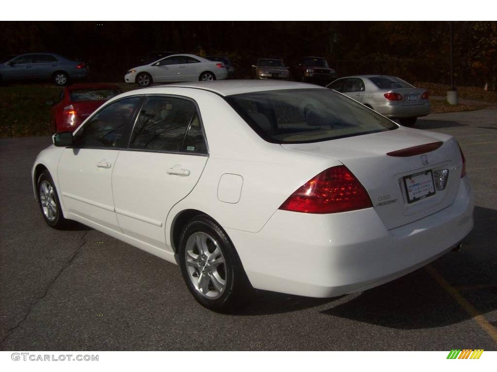 2007 Accord SE Sedan - Taffeta White / Ivory photo #2