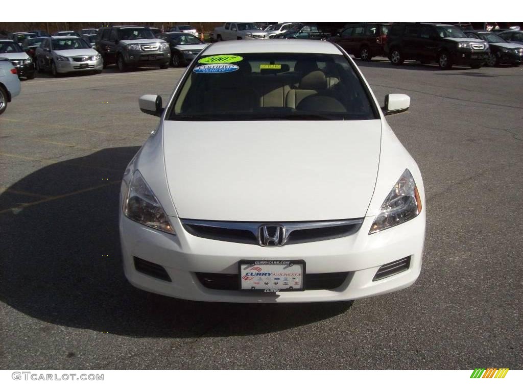 2007 Accord SE Sedan - Taffeta White / Ivory photo #3