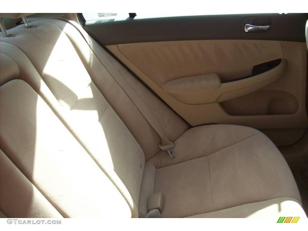 2007 Accord SE Sedan - Taffeta White / Ivory photo #14