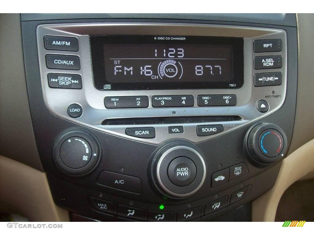 2007 Accord SE Sedan - Taffeta White / Ivory photo #17