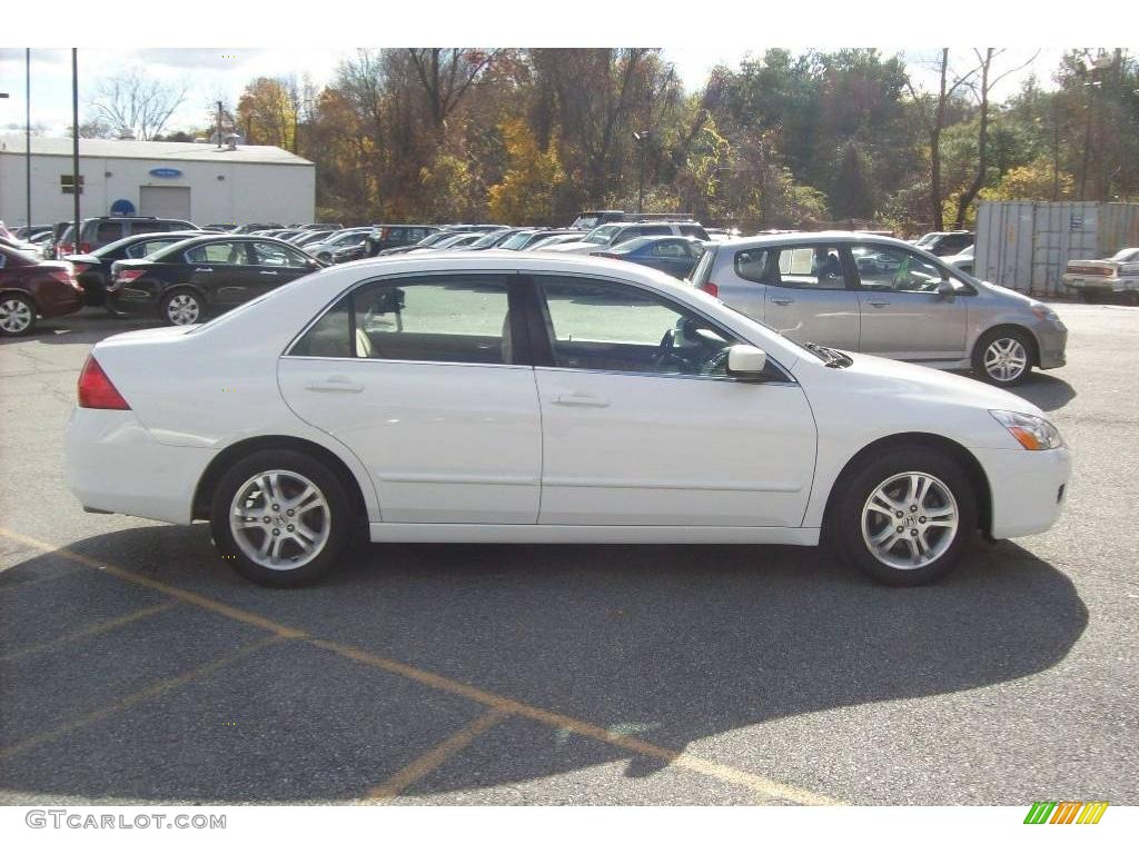 2007 Accord SE Sedan - Taffeta White / Ivory photo #20