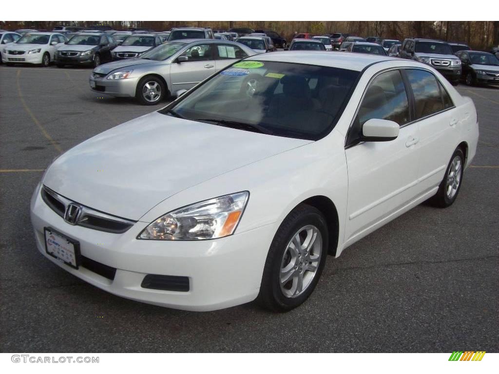 2007 Accord SE Sedan - Taffeta White / Ivory photo #21