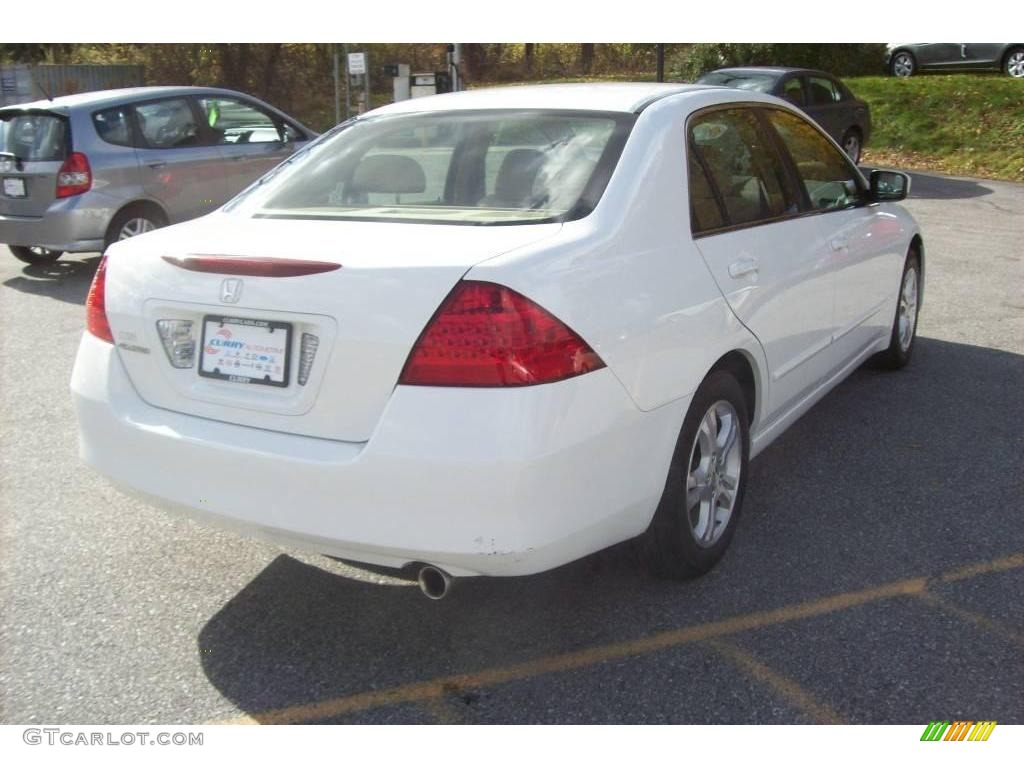 2007 Accord SE Sedan - Taffeta White / Ivory photo #22