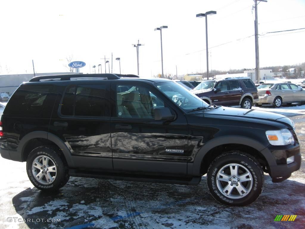 2006 Explorer XLT 4x4 - Black / Stone photo #3