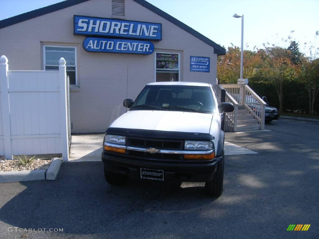 Summit White Chevrolet S10