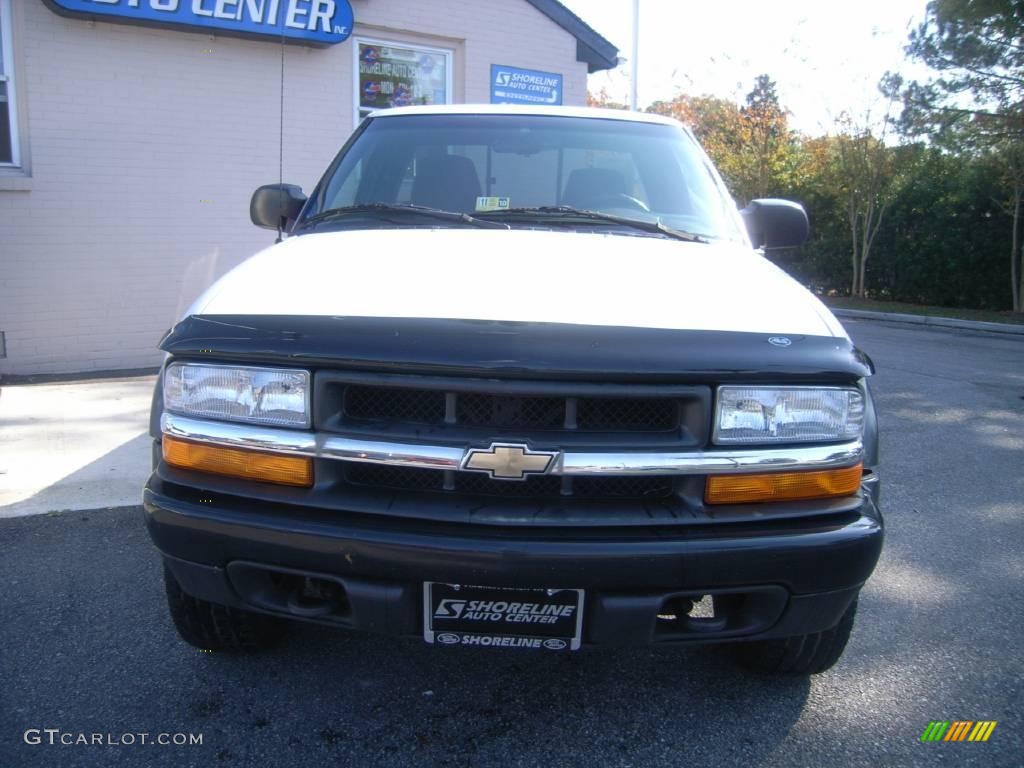 2001 S10 ZR2 Extended Cab 4x4 - Summit White / Graphite photo #2
