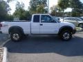 2001 Summit White Chevrolet S10 ZR2 Extended Cab 4x4  photo #9