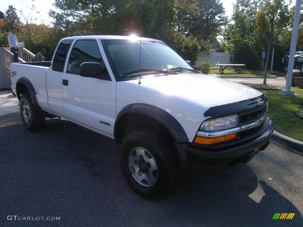 2001 S10 ZR2 Extended Cab 4x4 - Summit White / Graphite photo #10
