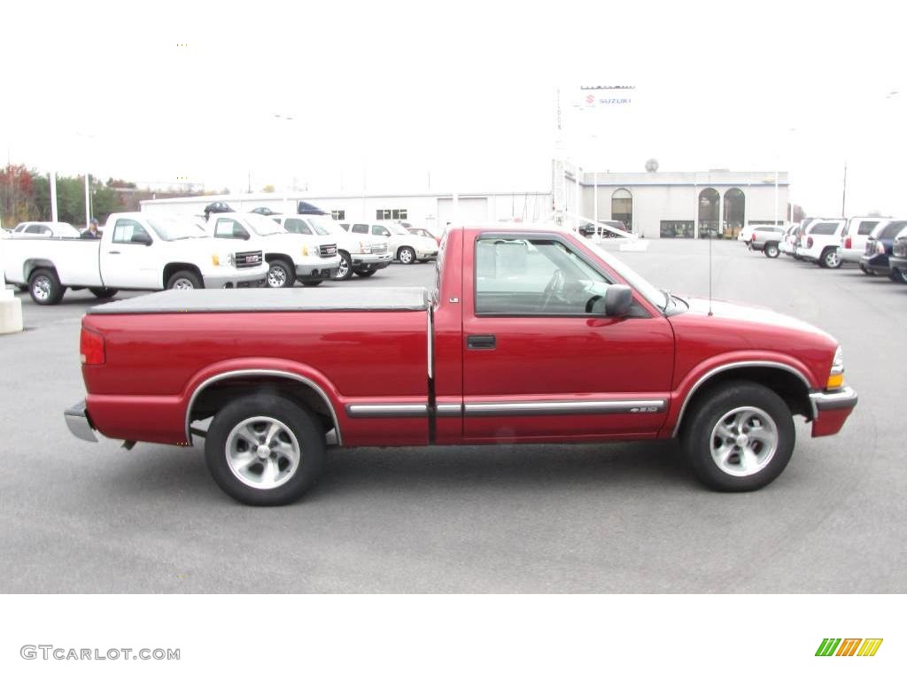 2002 S10 LS Regular Cab - Dark Cherry Red Metallic / Medium Gray photo #5