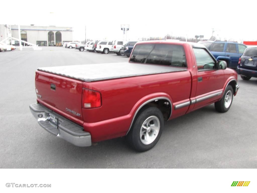 2002 S10 LS Regular Cab - Dark Cherry Red Metallic / Medium Gray photo #6