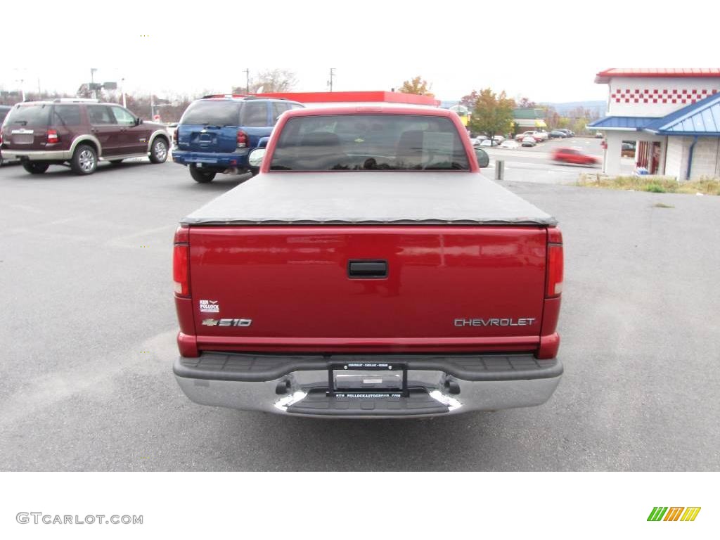 2002 S10 LS Regular Cab - Dark Cherry Red Metallic / Medium Gray photo #7