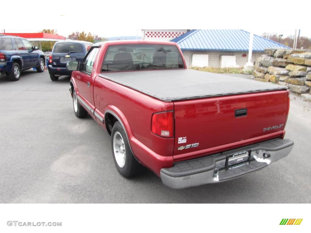 2002 S10 LS Regular Cab - Dark Cherry Red Metallic / Medium Gray photo #8