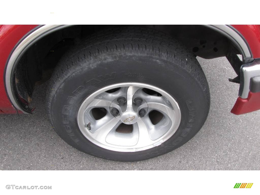 2002 S10 LS Regular Cab - Dark Cherry Red Metallic / Medium Gray photo #13