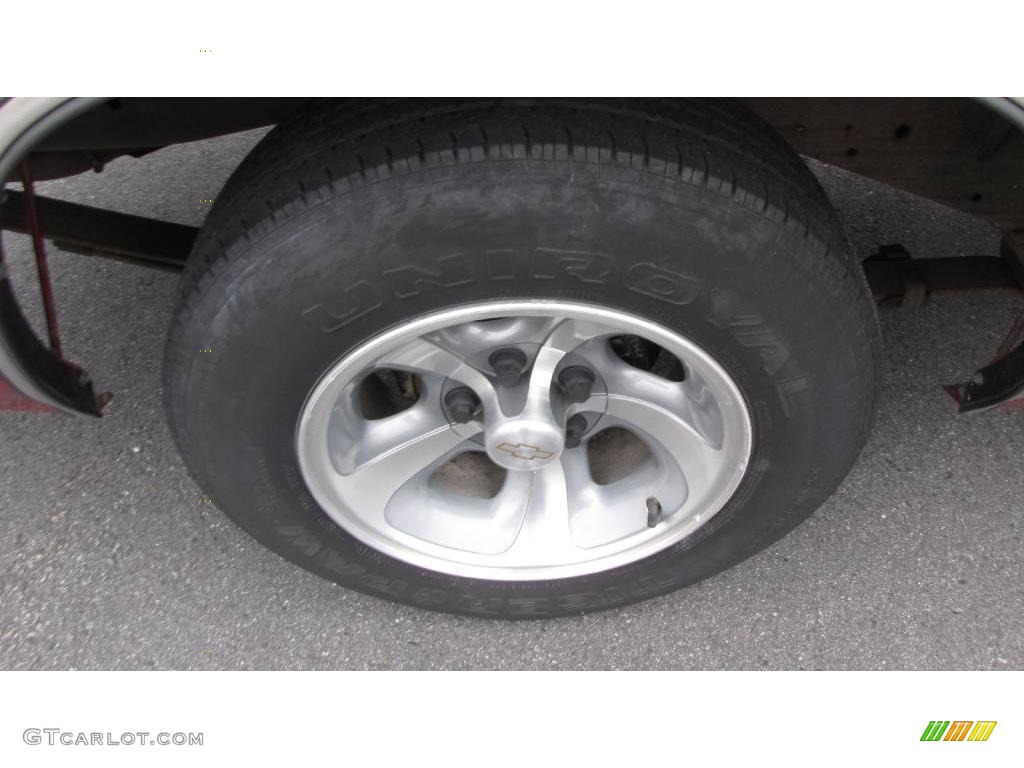 2002 S10 LS Regular Cab - Dark Cherry Red Metallic / Medium Gray photo #14